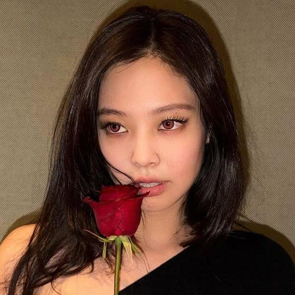 _Kpop_Stats_'s tweet photo. “Dracula - Jennie Remix” by #JENNIE, Tame Impala rises on the Top 200 Global Spotify Daily Chart to #35 (+3) with 1.951 million streams. https://t.co/Vh5Mh7o7Fe