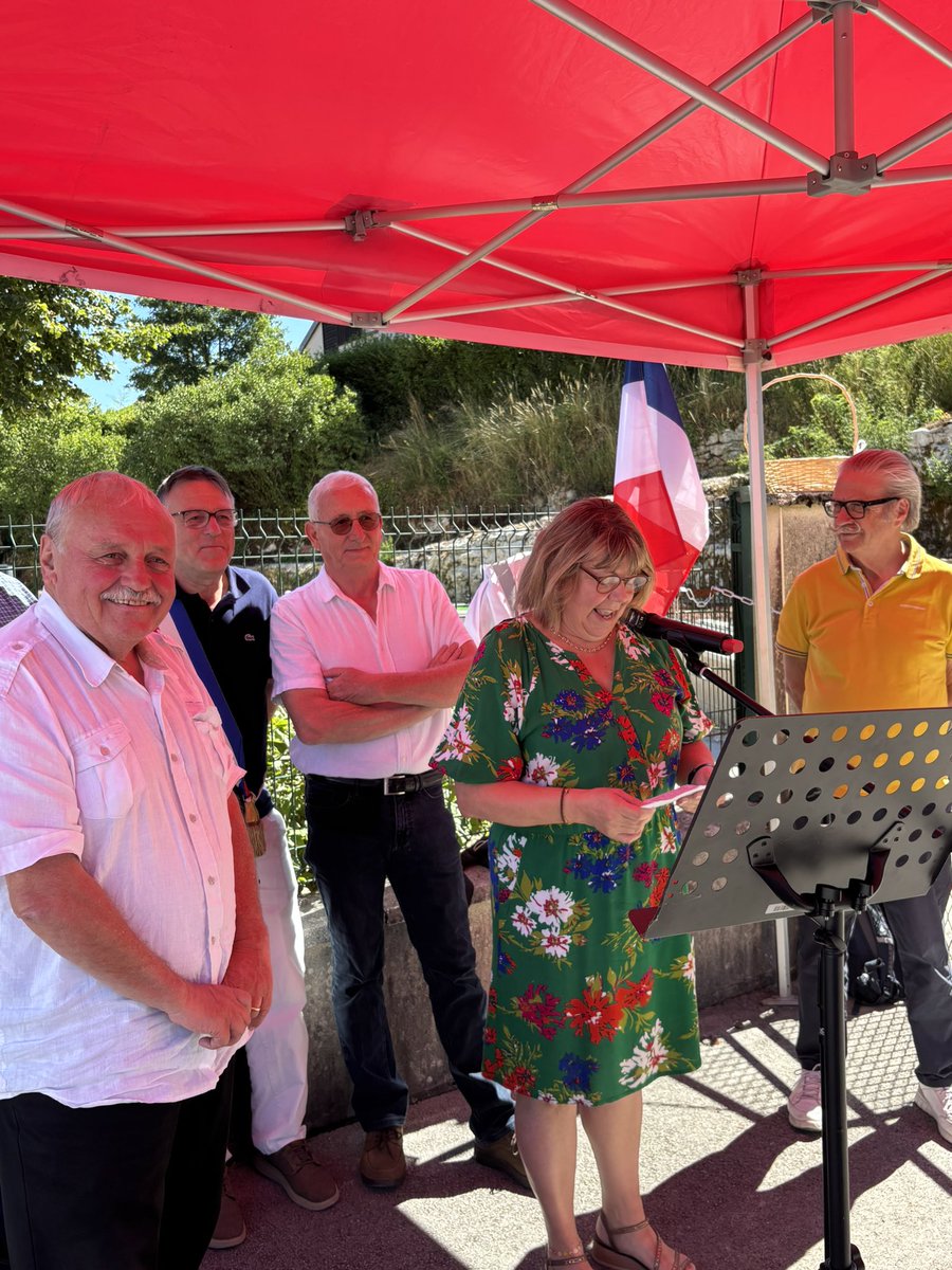 jf_longeot's tweet photo. 🚂 Inauguration du musée du Tacot à Cléron. Bravo aux bénévoles, aux élus et à l'association AMTTPO pour leur engagement dans la réussite de ce beau projet,qui rend hommage à Claude Lornet et fait revivre l'histoire du Tacot. Une exposition à découvrir! #Cléron #Patrimoine #Tacot https://t.co/SjCNQo04z0