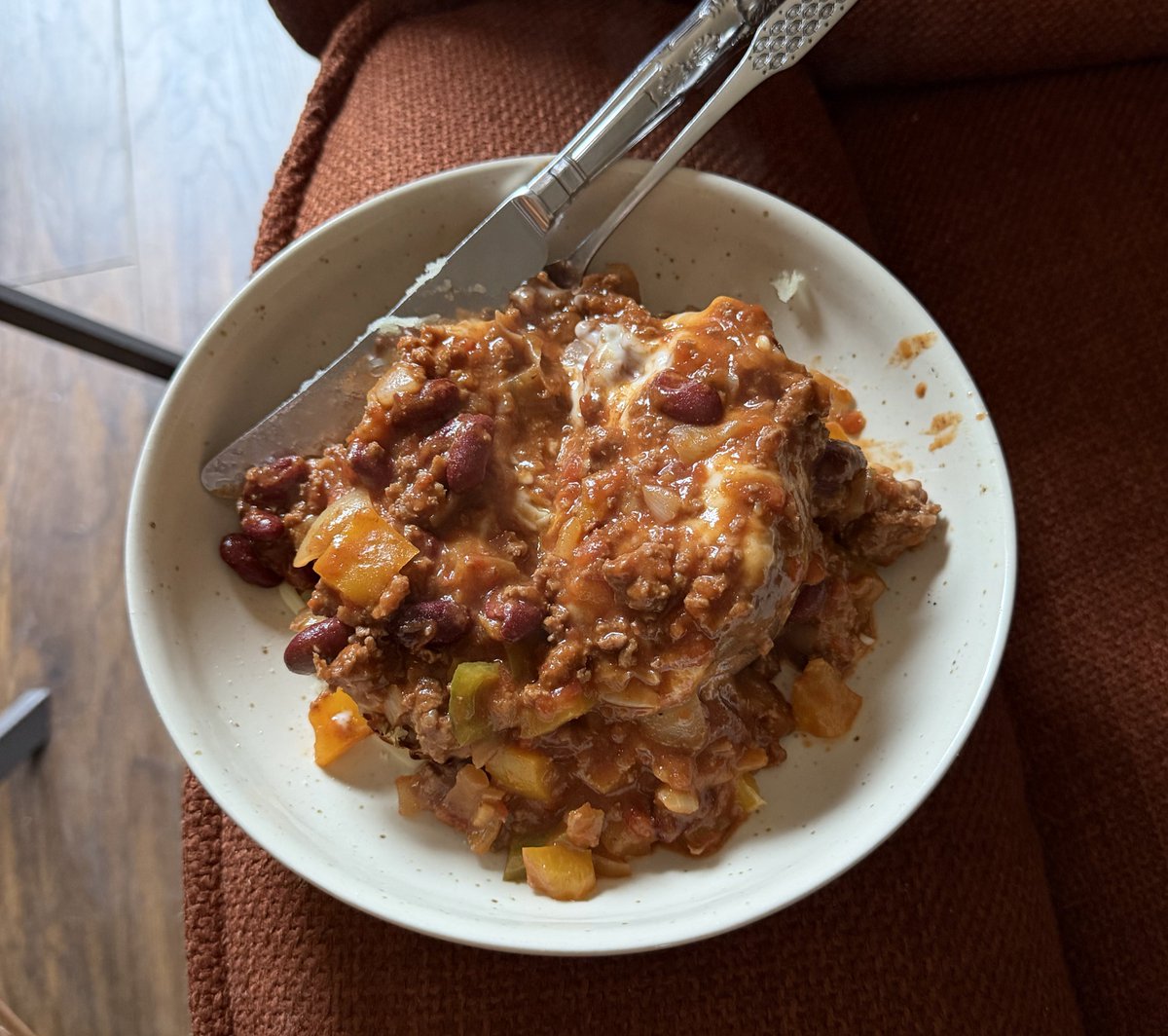 hikingshawty's tweet photo. today i walked four miles and i had a jacket potato with chilli for dinner <3 https://t.co/VjGRIC1gbC