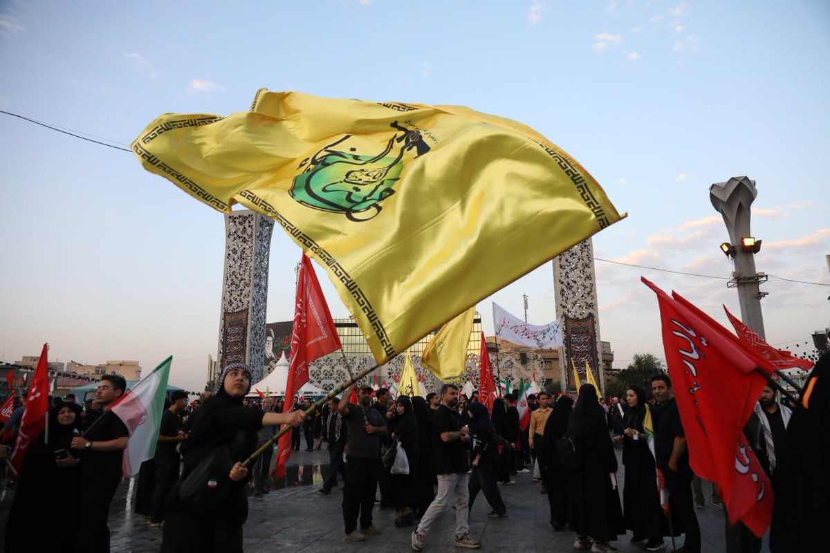hatm39187's tweet photo. النهج الخامنئي لم يمت بل تجدد اليوم في قلوب الملايين الذين شيعوه التشييع المهيب بداية عهد جديد من الصمود والانتصارات.

#التشييع_المهيب
5 https://t.co/hwCvOhLkw7