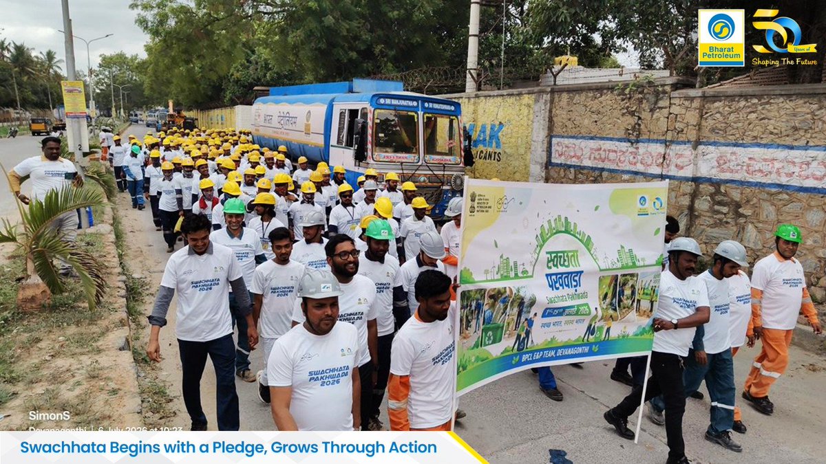 BPCLimited's tweet photo. Swachhata Pakhwada 2026 begins with a shared commitment to cleaner surroundings and responsible action.

At BPCL's Devanagonthi Installation, 329 workmen took the Swachhata Pledge, followed by an awareness rally encouraging tank lorry crews and the public to embrace cleanliness as a daily habit.

#SwachhataPakhwada #BPCL #SwachhBharat #CleanIndia #CleanlinessMatters
@HardeepSPuri @PetroleumMin @Secretary_MoPNG