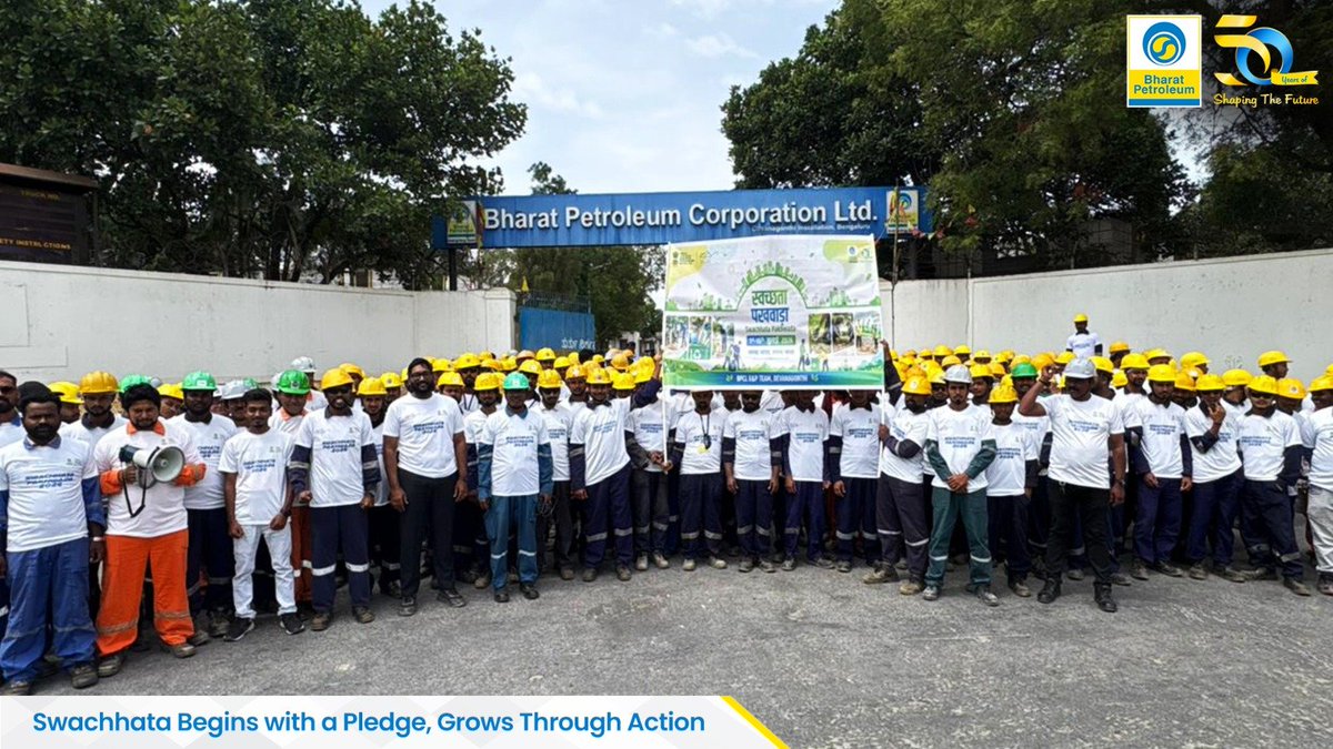 BPCLimited's tweet photo. Swachhata Pakhwada 2026 begins with a shared commitment to cleaner surroundings and responsible action.

At BPCL's Devanagonthi Installation, 329 workmen took the Swachhata Pledge, followed by an awareness rally encouraging tank lorry crews and the public to embrace cleanliness as a daily habit.

#SwachhataPakhwada #BPCL #SwachhBharat #CleanIndia #CleanlinessMatters
@HardeepSPuri @PetroleumMin @Secretary_MoPNG