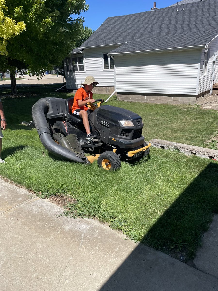 iamrodneysmith's tweet photo. Bode of  Sioux Falls, SD who is taking part in our 50 yard challenge is back in action . Mowing for a hero for his 14th lawn , a veteran. https://t.co/Y2T5m0LqAs