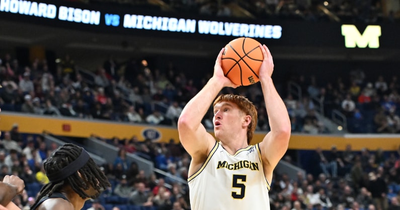 Balas_Wolverine's tweet photo. BREAKING: Forward Oscar Goodman confirms he's returning to Michigan for the 2026-27 season. He's expected to see an expanded role this year as a breakout candidate. https://t.co/Q8LEEulmWa https://t.co/xgcfy7Yyf1