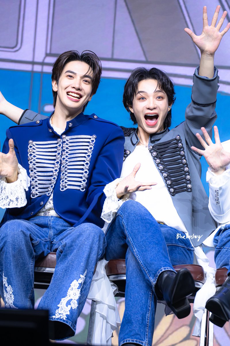 bluebosley's tweet photo. foreverYOU

LAST MEMORY WITH FOUREVER YOU 

#FoureveryouFarewellParty #บาสเด็กอ้วนที่แท้จริง #bbasjtr #แม็กกี้บาส #maxkybas #maxky_rp https://t.co/2PgeVKe6MX