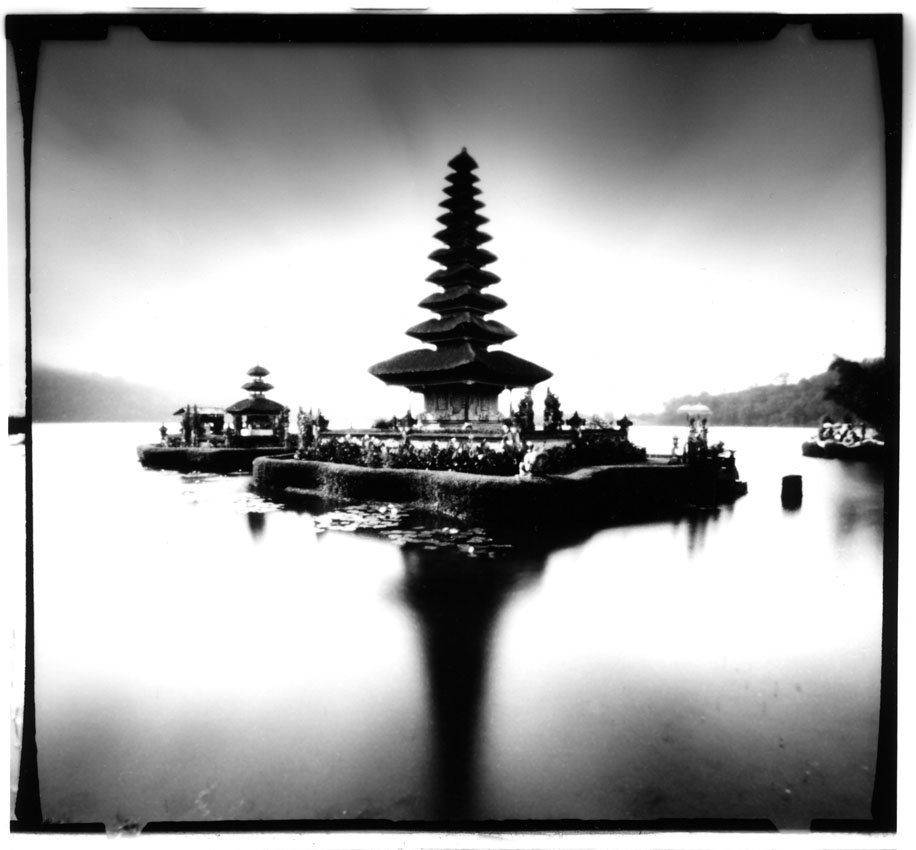 artlimitednet's tweet photo. Pura Ulun Danu Bratan, Bedugul, Bali by Patrick Caloz https://t.co/0JBBGVGSwt
#pinhole #nostalgia #nature #bnwphotos #beach #photographylover #pinholephoto #composition #blackandwhite #blackandwhitephotography #mystery #bnw_captures #pinholephotography #bwlovers… https://t.co/38watavjIR