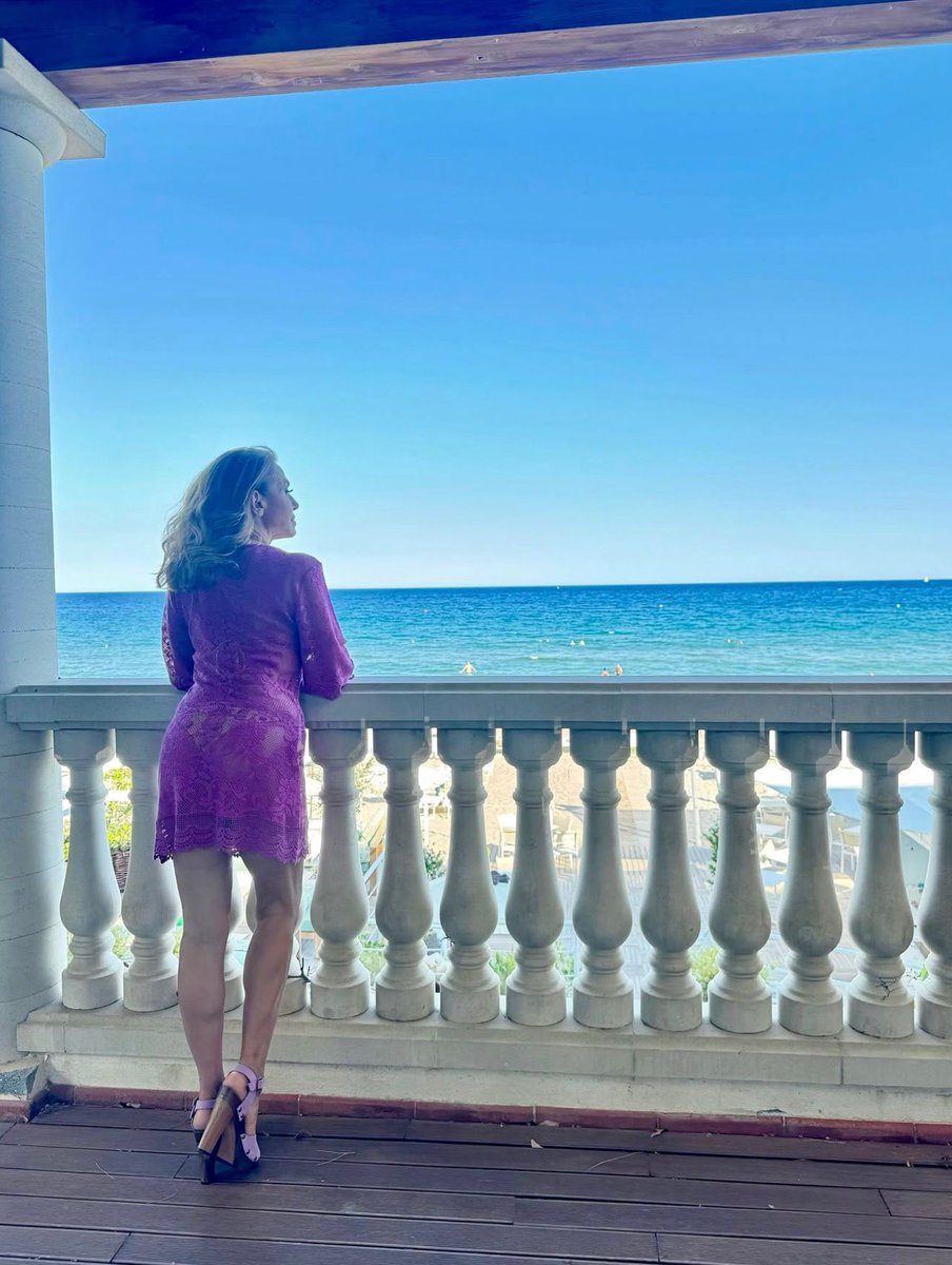 anna96_amoroso's tweet photo. Le nostre espressioni quando abbiamo visto questo outfit dal vivo rimarranno un ricordo indelebile 🫠❤️ https://t.co/5tty1rIoY5