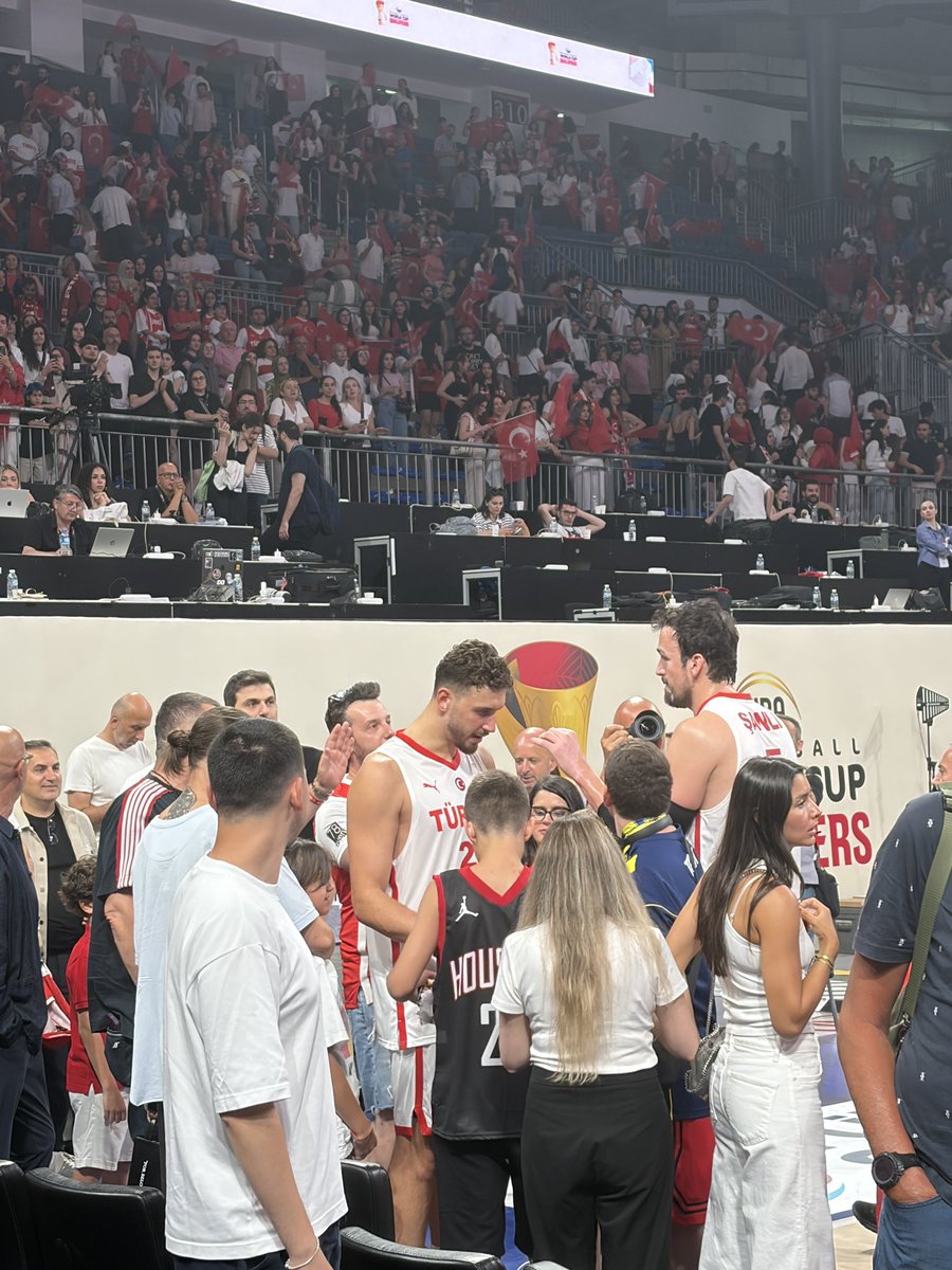 denhaerin's tweet photo. Çilek mi kokuyodu bilmiyorum https://t.co/Htls9RTi8E