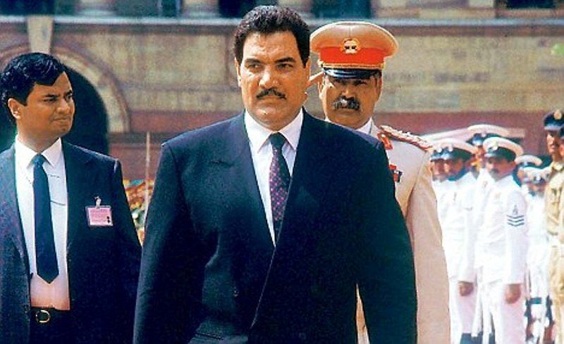MajeedQarar's tweet photo. په حقیقت کې د ډاکټر نجیب الله شهید نظام په نړۍ کې لومړی نظام و چې قرآن کریم یې سپوږمۍ ته وړی و، هلته یې اذان کړی و. مرحوم مومند سپوږمۍ ته د غزني د سردې د خلکو په استاځۍ نه و تللی. https://t.co/OaXPNLPY0W