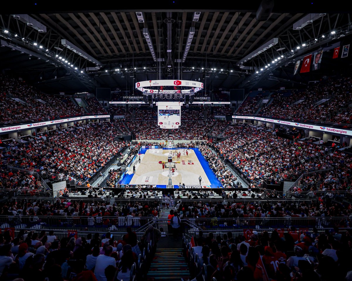 hidoturkoglu15's tweet photo. A Erkek Milli Takımımız Namağlup Lider! 🇹🇷

FIBA 2027 Basketbol Dünya Kupası Elemeleri İlk Tur altıncı maçında İsviçre’yi 95-72 mağlup eden Millilerimizi kutluyorum. 🏀

İlk turu namağlup lider tamamlayan Ay-yıldızlılarımız, Dünya Kupası yolunda bizlere büyük bir gurur yaşatıyor. 👏

Bu akşam Sinan Erdem Spor Salonu’nda tribünleri doldurarak millilerimize güç veren tüm basketbolseverlere teşekkür ediyorum.

#BizBirlikteyiz
