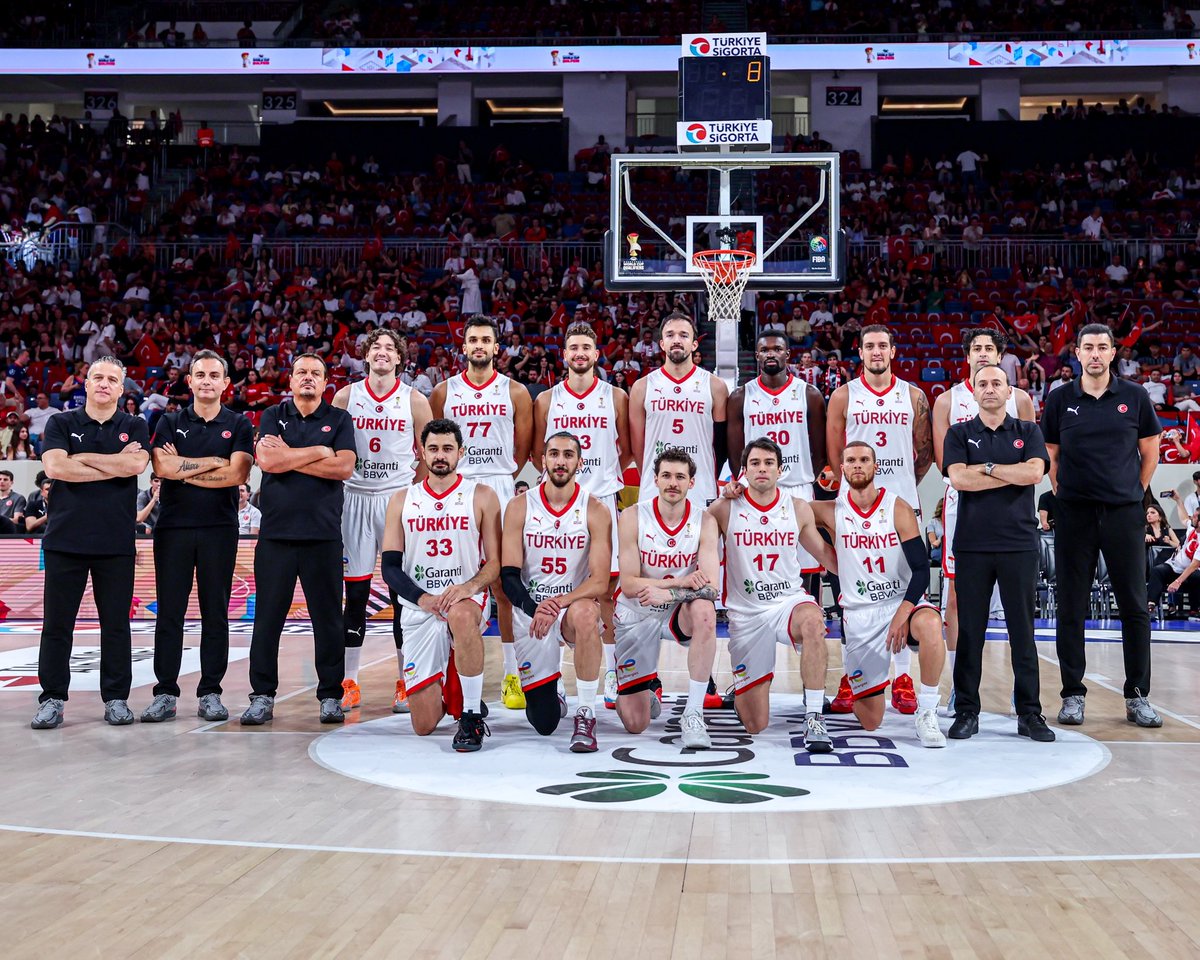 hidoturkoglu15's tweet photo. A Erkek Milli Takımımız Namağlup Lider! 🇹🇷

FIBA 2027 Basketbol Dünya Kupası Elemeleri İlk Tur altıncı maçında İsviçre’yi 95-72 mağlup eden Millilerimizi kutluyorum. 🏀

İlk turu namağlup lider tamamlayan Ay-yıldızlılarımız, Dünya Kupası yolunda bizlere büyük bir gurur yaşatıyor. 👏

Bu akşam Sinan Erdem Spor Salonu’nda tribünleri doldurarak millilerimize güç veren tüm basketbolseverlere teşekkür ediyorum.

#BizBirlikteyiz