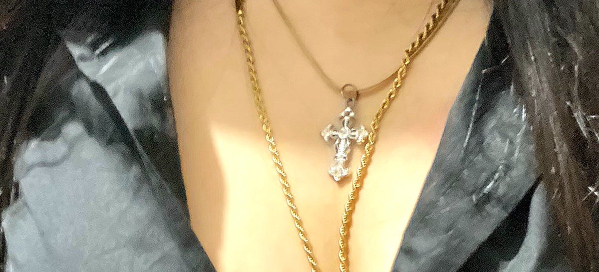 Taichu02's tweet photo. Chicos me tengo q comprar un dije de cruz porque perdi el mio (3er foto) en el baile, asi que Ayudenme a elegir porfaaaa https://t.co/RUUq9YuR7l