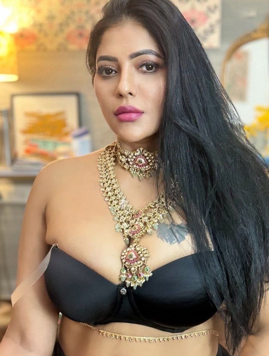PunyaSukumar's tweet photo. For more pics join us on https://t.co/g4ryxzZcdX  #indianphotoshoot #indianactresses #ReshmaPasupuleti #desigirl https://t.co/pjx5FqdgSm