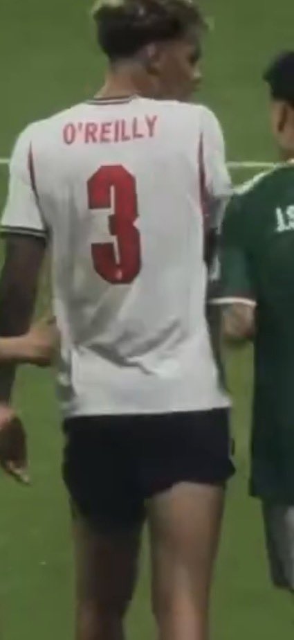 DeanoSalter's tweet photo. @EwenDCameron The very frame after this he’s attacked with an elbow.

If his “elbow” is “enough” then so is the elbow in the ribs.

🦁🦁🦁
🏴󠁧󠁢󠁥󠁮󠁧󠁿🏴󠁧󠁢󠁥󠁮󠁧󠁿🏴󠁧󠁢󠁥󠁮󠁧󠁿

10 Men At The Azteca https://t.co/3rwdpvA7AO