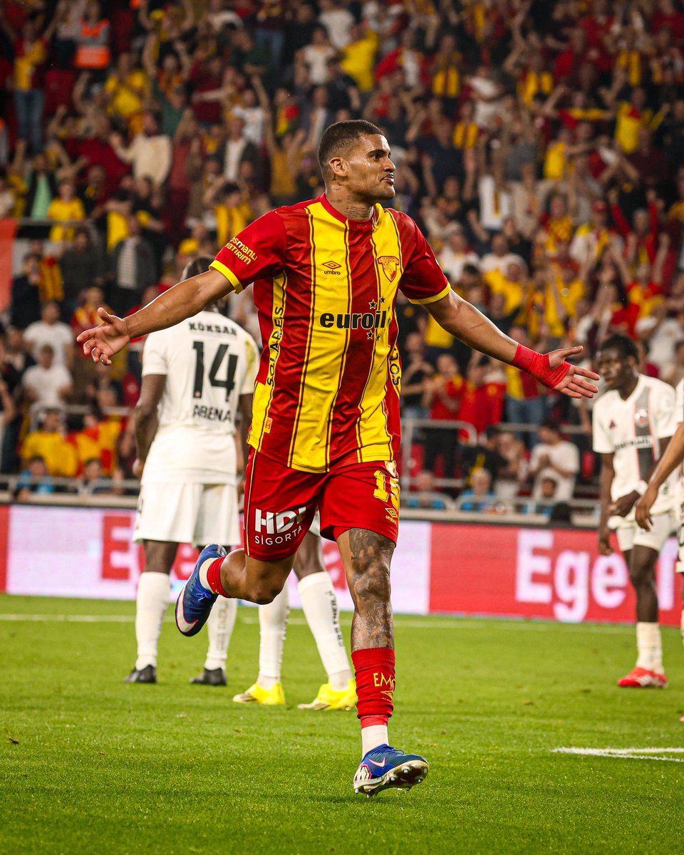Goztepe's tweet photo. Kamuoyunun Bilgisine

Oyuncumuz Jeferson Marinho dos Santos, satın alma opsiyonuyla birlikte Sırbistan ekiplerinden FK Partizan'a kiralanmıştır.

Başarılar Jeh!🤜🤛

#Göztepe https://t.co/SSDbQppUs1