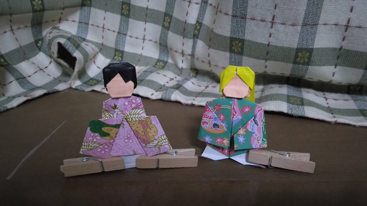 IC0642's tweet photo. 七夕なので織姫日向と牽牛薫です
 #令和のダラさん #令和のダラさんFA #折り紙 https://t.co/rDNdpZmGaL