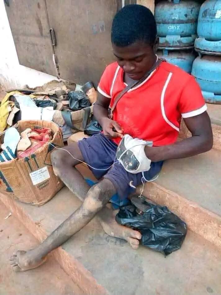 Chroniques225's tweet photo. • Félicitations au jeune Kader Yao qui a validé le Bac.

Courage ❤️🎊💪🏾 https://t.co/tiFDIWgLQe
