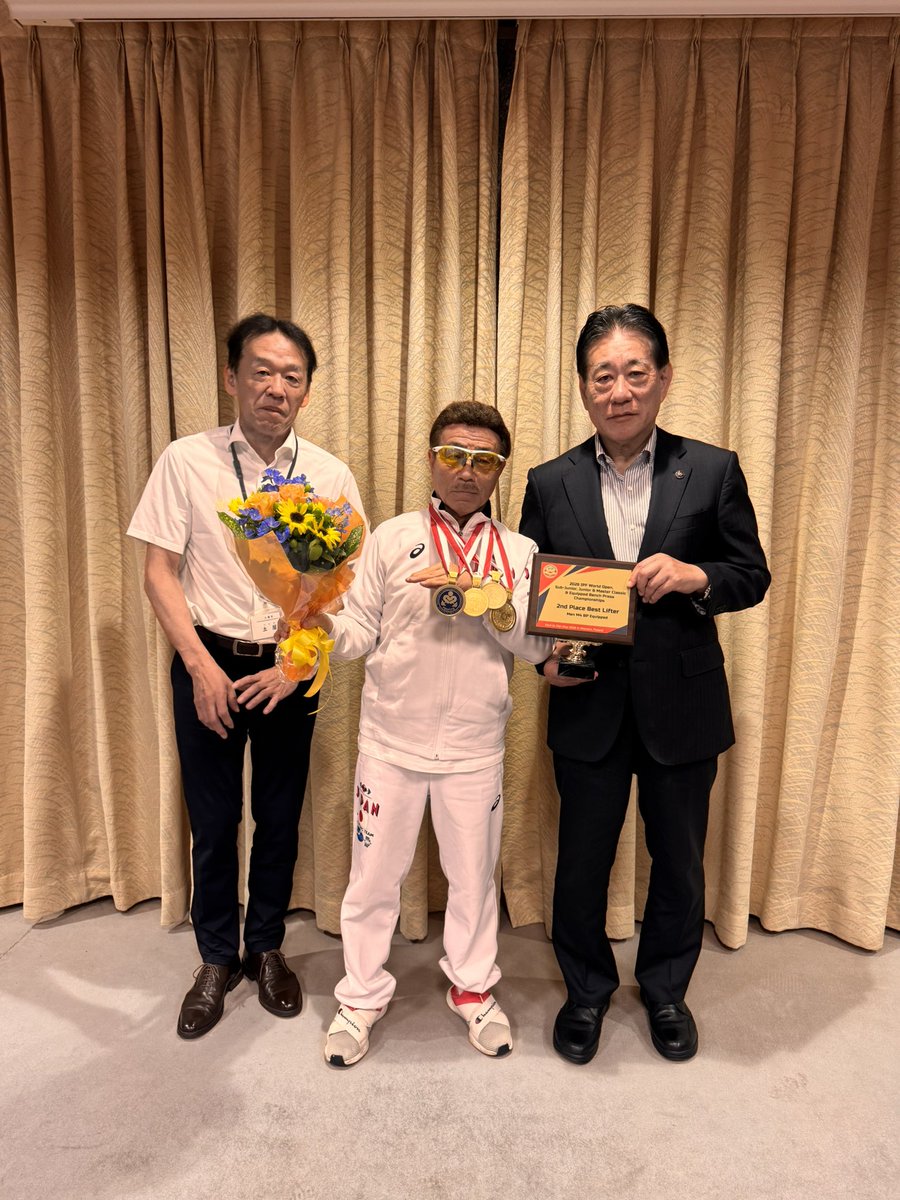 Kyon69304471's tweet photo. 表敬訪問
今回で５回目
三鷹市　河村市長とお会いして
世界ベンチプレス選手権大会　４連覇の報告してきました https://t.co/UMSIytGhzW