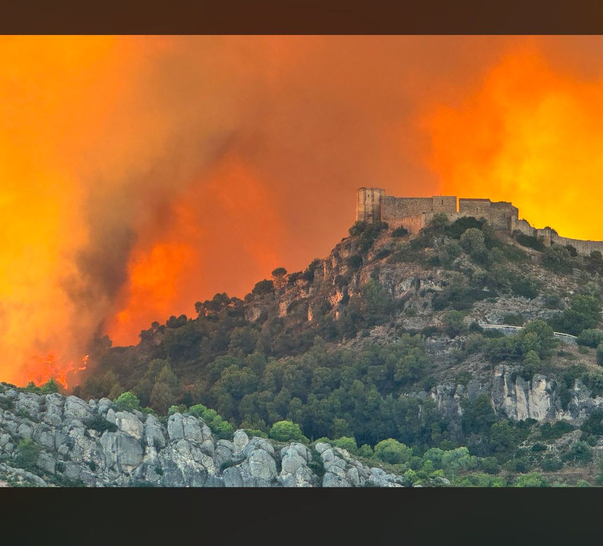 Mapadecastells's tweet photo. El castell de Claramunt ara mateix https://t.co/nND9yG6piQ