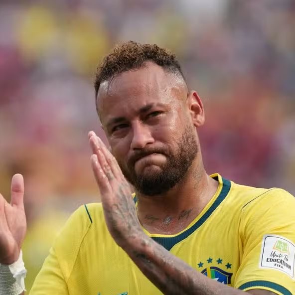 choquei's tweet photo. 🚨ATENÇÃO: Ancelotti vai mudar tudo na seleção e atletas como Casemiro, Marquinhos, Danilo, Alex Sandro, Neymar e Alisson não estarão na próxima Copa, diz Estadão Taffarel também será substituído após críticas internas sobre a condução da lista de goleiros. https://t.co/zePbyIYkWy