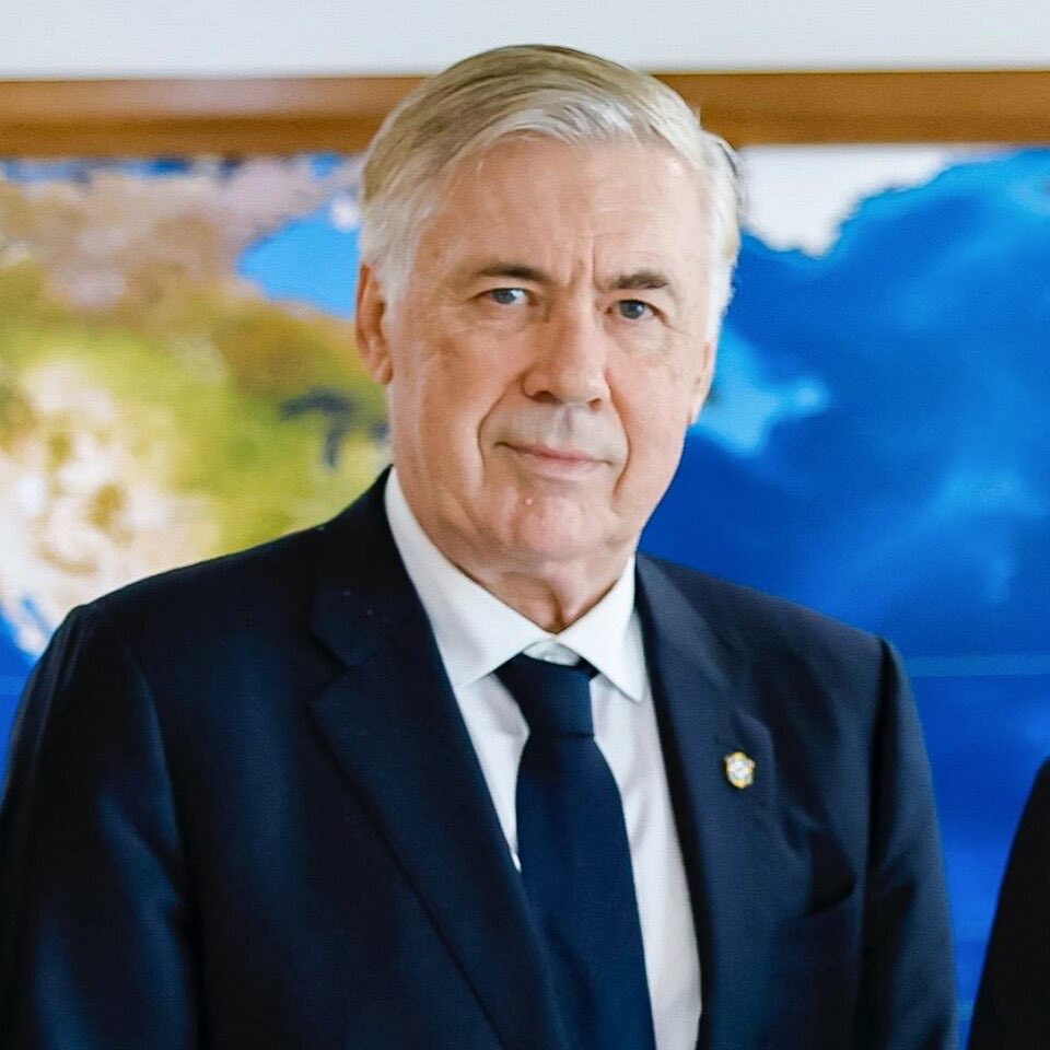 choquei's tweet photo. 🚨ATENÇÃO: Ancelotti vai mudar tudo na seleção e atletas como Casemiro, Marquinhos, Danilo, Alex Sandro, Neymar e Alisson não estarão na próxima Copa, diz Estadão Taffarel também será substituído após críticas internas sobre a condução da lista de goleiros. https://t.co/zePbyIYkWy