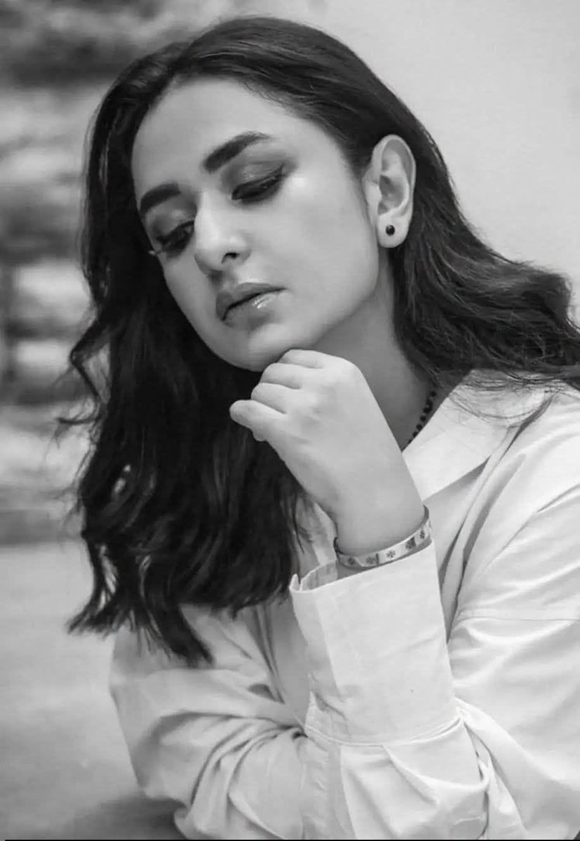 LaylaHaseena's tweet photo. *Tum lakh likho mere naseeb me dooriyan e galib ...*

   *Mera dil toh aaj bhi sirf uski mohabbat ke kabil hai ... !!!* 😒 https://t.co/ww4wuS88zY
