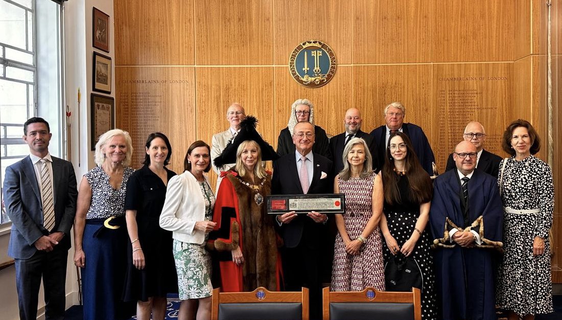 PedroSerranoEU's tweet photo. What an honour to receive the Freedom of the City of London this morning.

Huge thanks to the Lady Mayor, Dame Susan Langley, and the @CityOfLondon Corporation. https://t.co/ssBnpd56dH