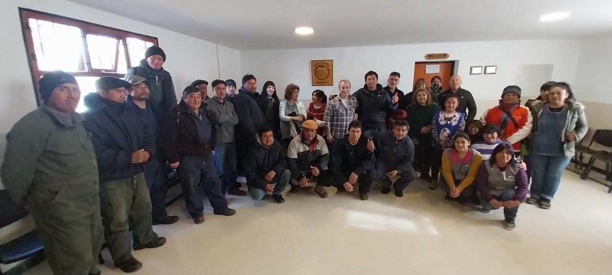Prensaateesquel's tweet photo. #FélixGonzálezConducción 
ATE Esquel logró incremento salarial para trabajadores municipales de #GobernadorCosta, #Gualjaina, #RíoPico y #JoseDeSanMartín 
@adatasur @ateprensa @chubut_sindical @marceloherbas19 https://t.co/lIVQ9ckGtv