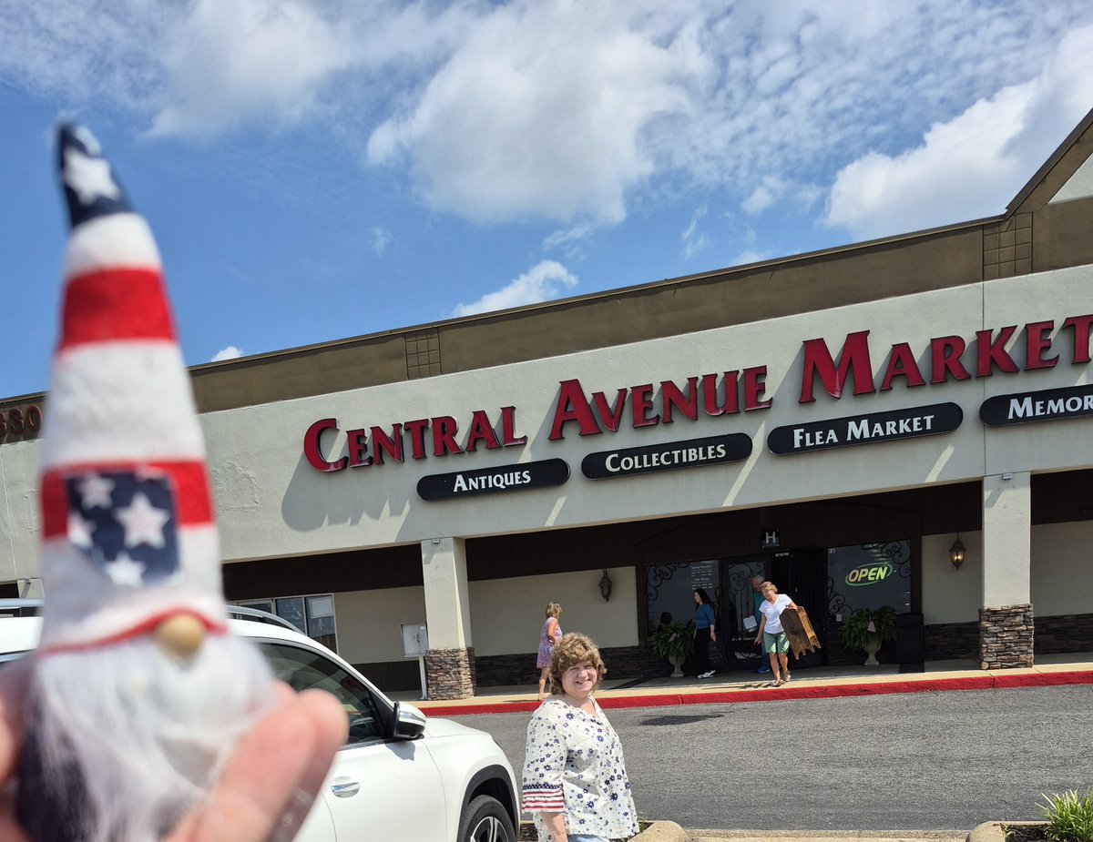 the22man's tweet photo. #IndependenceGnome visited Centeral avenue market, a fine Antique store in Hot Springs Arkansas. https://t.co/hzmYbz8cAj