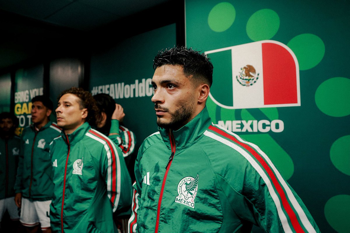 julioordz10's tweet photo. Hilo con opinión de los 26 futbolistas de la Selección Mexicana 🇲🇽 después de su participación en el Mundial 🏆: https://t.co/P9DRKIhK2d
