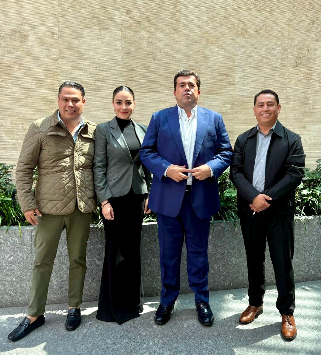 PedrohacesO's tweet photo. Hoy me reuní con Francisco Acosta Téllez, secretario general de la Federación de CATEM Hidalgo, y con miembros del comité estatal, para avanzar en la organización de la gira nacional de los 15 años de CATEM por la productividad de México, que iniciaremos el próximo 28 de agosto en ese gran estado. 

Recorreré las 32 entidades del país para seguir fortaleciendo a nuestra Confederación y seguir escuchando a la clase trabajadora y consolidar el trabajo tripartita entre trabajadores, empresarios y gobierno.

Seguimos trabajando.

#CATEM #Productividad #México #Hidalgo