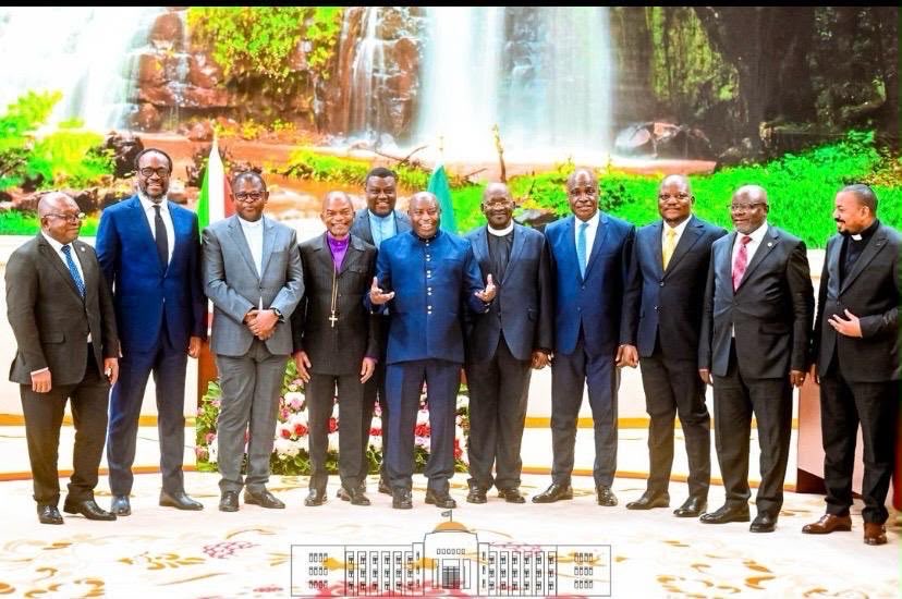 wembi_steve's tweet photo. #RDC: #Cable | 🛑‼️🚨 Exclusif |  Les Six messages clés de la C64 présentés à @GeneralNeva 

1️���La crise congolaise est systémique. La guerre, la crise de légitimité, la crise de gouvernance et la crise constitutionnelle constituent désormais un seul et même ensemble. Une réponse limitée au seul volet sécuritaire ne permettra pas de rétablir durablement la paix.
2️⃣La restauration de l'intégrité territoriale demeure la priorité absolue. La cessation des hostilités, le rétablissement de l'autorité de l'État sur l'ensemble du territoire national et la protection des populations civiles doivent rester au cœur de l'action de l'Union africaine.
3️⃣La paix militaire ne sera durable que si elle s'accompagne d'une solution politique et institutionnelle. Le renforcement de l'État de droit, l'amélioration de la gouvernance, le respect des libertés publiques et la préservation du consensus constitutionnel constituent des conditions essentielles d'une paix durable.
4️⃣Des mesures immédiates de décrispation politique sont indispensables pour créer les conditions d'un dialogue crédible. La libération des prisonniers politiques, la levée des condamnations à caractère politique et la suspension des restrictions arbitraires apportées à la délivrance de passeports aux opposants constituent des gestes de confiance préalables, sans lesquels aucun dialogue national sincère n'est concevable.
Les initiatives de paix gagneraient à être davantage coordonnées et élargies autour d'une médiation neutre, tiers de confiance de l'Union africaine.
5️⃣Les processus en cours devraient intégrer de manière plus explicite les dimensions politiques internes de la crise et favoriser un dialogue inclusif associant l'ensemble des acteurs nationaux.
6️⃣L'urgence de la relance de la feuille de route de la médiation de l'UA pour un dialogue global
et inclusif.
Fidèle à son engagement en faveur de moyens exclusivement pacifiques et constitutionnels, la C64 réaffirme sa disponibilité à contribuer, sous l'égide de l'Union africaine, avec le concours de la feuille de route ECC-CENCO, à toute initiative visant à restaurer la paix, préserver l'ordre constitutionnel et renforcer durablement la stabilité de la République démocratique du Congo et de la région des Grands Lacs.
Depuis sa création, le 19 mai 2026, la C64 agit exclusivement par des moyens pacifiques et constitutionnels. L'ambition de la C64 est de contribuer à la mobilisation populaire pour la préservation de l'ordre constitutionnel, au renforcement de l'État de droit et à la construction d'une paix durable fondée sur la légitimité démocratique, le respect de la Constitution et la restauration de la confiance entre les citoyens et les institutions.