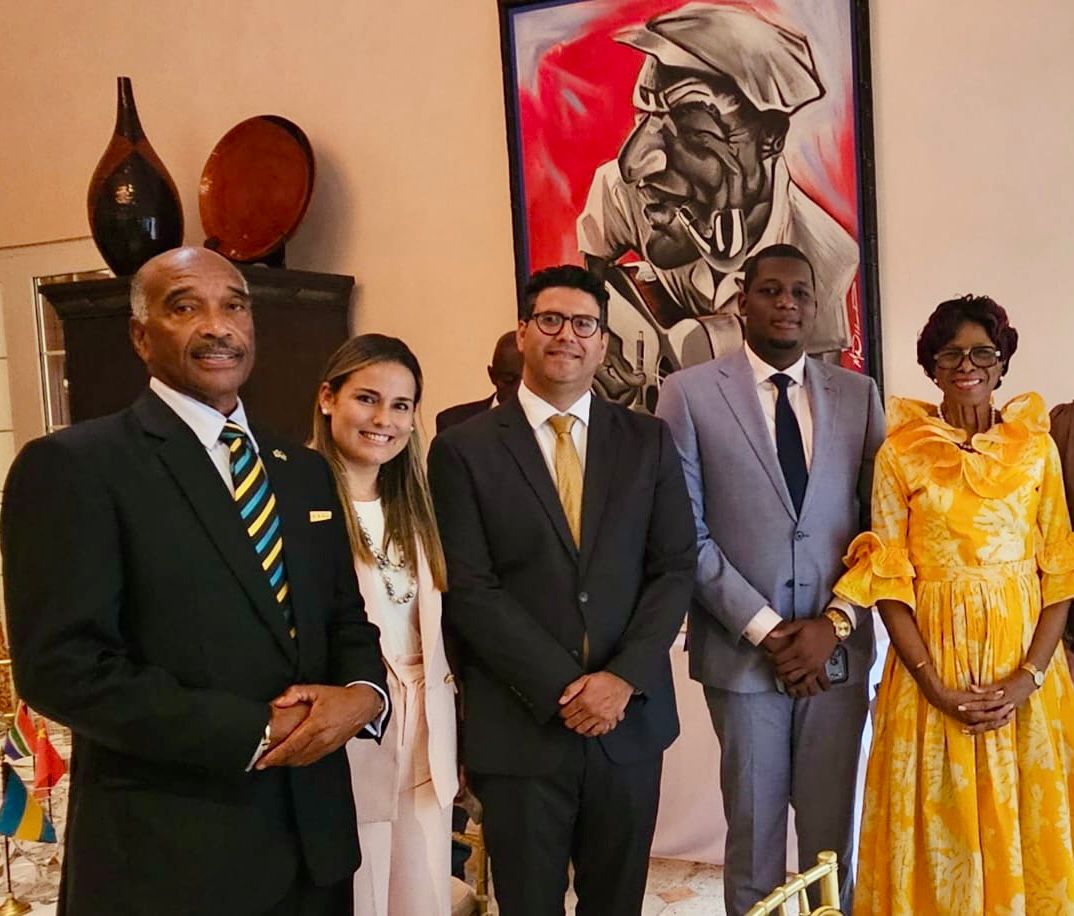 EmbaCubaBahamas's tweet photo. Meeting of the Diplomatic Corps and the Honorary Consular Corps accredited to the Commonwealth of The Bahamas with Her Excellency the Most Honourable Cynthia Pratt, Governor-General of the Commonwealth of The Bahamas, on the occasion of the 53rd Anniversary of the Independence. https://t.co/dCLfQyZ48U