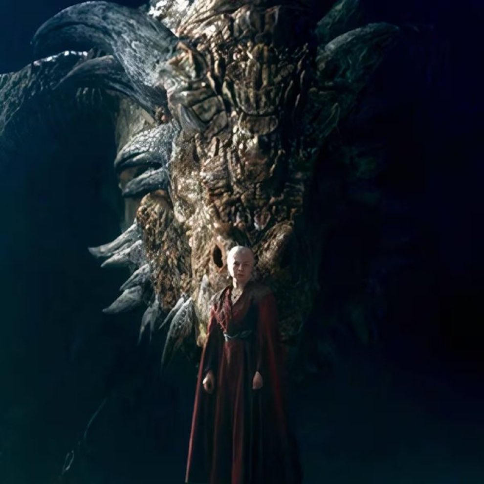 KachySZN's tweet photo. Is there a reason why Vermithor always bow his head for Rhaenyra even though she was never his rider ? https://t.co/9Wl28wGewt