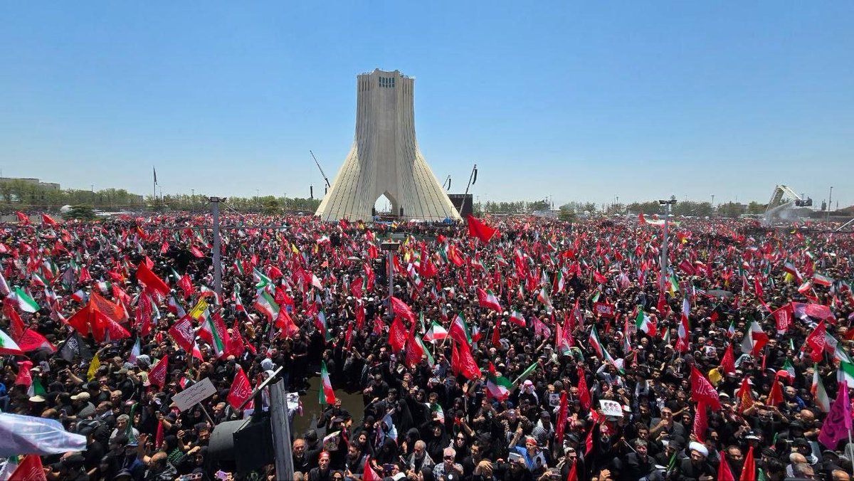 athraamm99k's tweet photo. العالم أجمع وقف مشدوهاً أمام عظمة التشييع المهيب الذي أظهر قوة الشعب الإيراني وتماسكه هذا هو الرد الأبلغ على كل المتربصين.

#التشييع_المهيب https://t.co/3Icn6PfW50