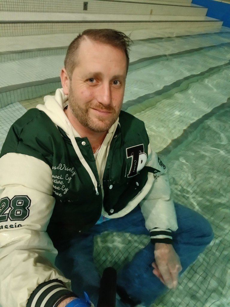 NickWetlook's tweet photo. Pool party time #Lütgendortmund #poolparty #wetlook #nickwetlook #klamottenbaden #nasseklamotten #wetclothes https://t.co/jISctfllQh
