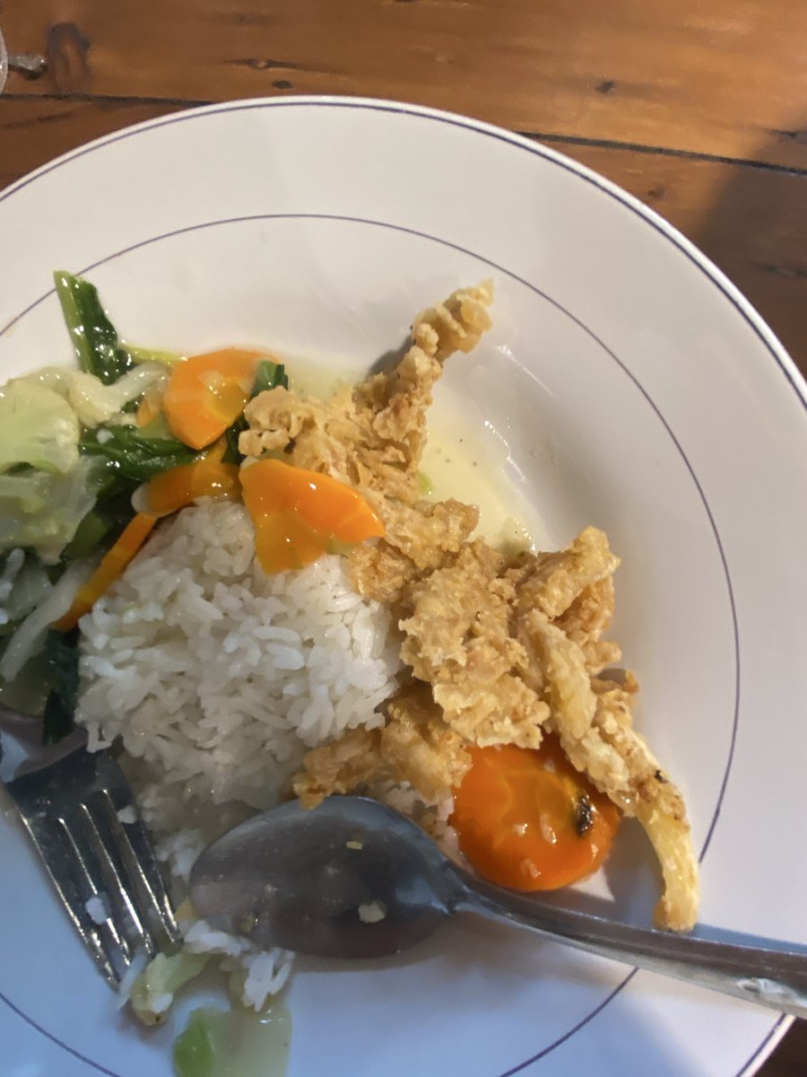 unsoberr's tweet photo. mnurutmu knp tbtb penjual di warung prasmanan ga ngebolehin ak beli lauk doang? 🥹 ap krn merusak keseimbangan kahhh https://t.co/9oi5i5cqT9