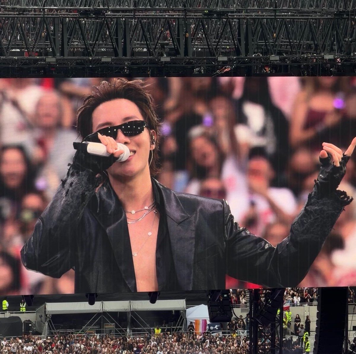 urdailyhope's tweet photo. JUNG HOSEOK!!???!!??? https://t.co/myqWW3UFKj