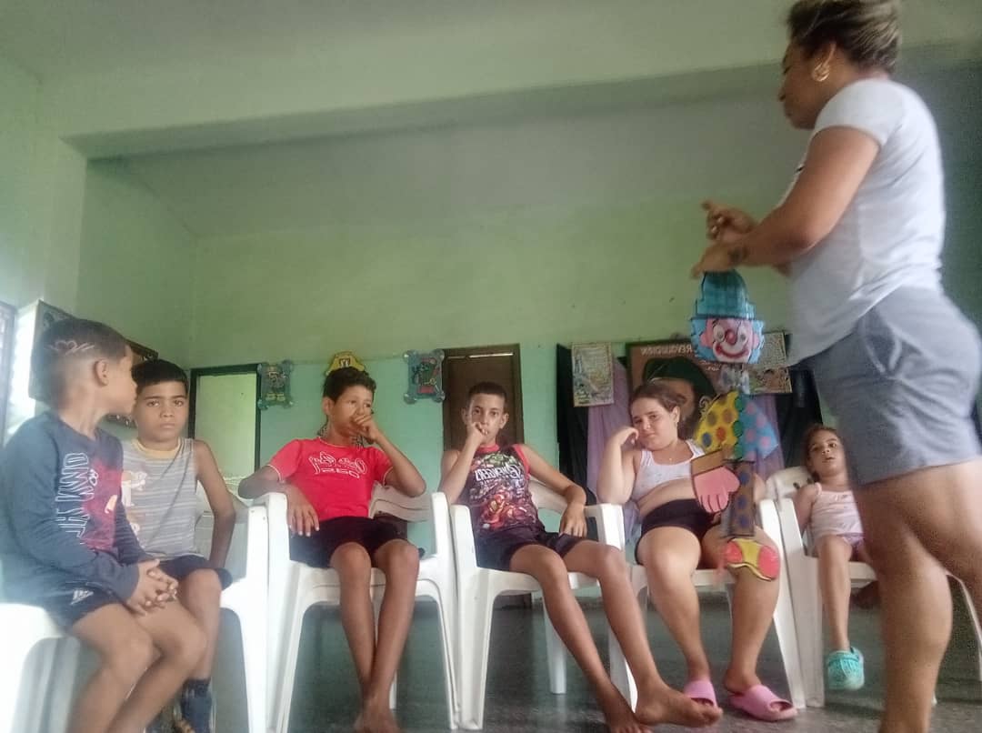 CCOMNVICTORIA's tweet photo. Actividad titiriteando en verano con niños aficionados de teatro junto a su Instructora Lesyani https://t.co/IuvmCAenw7