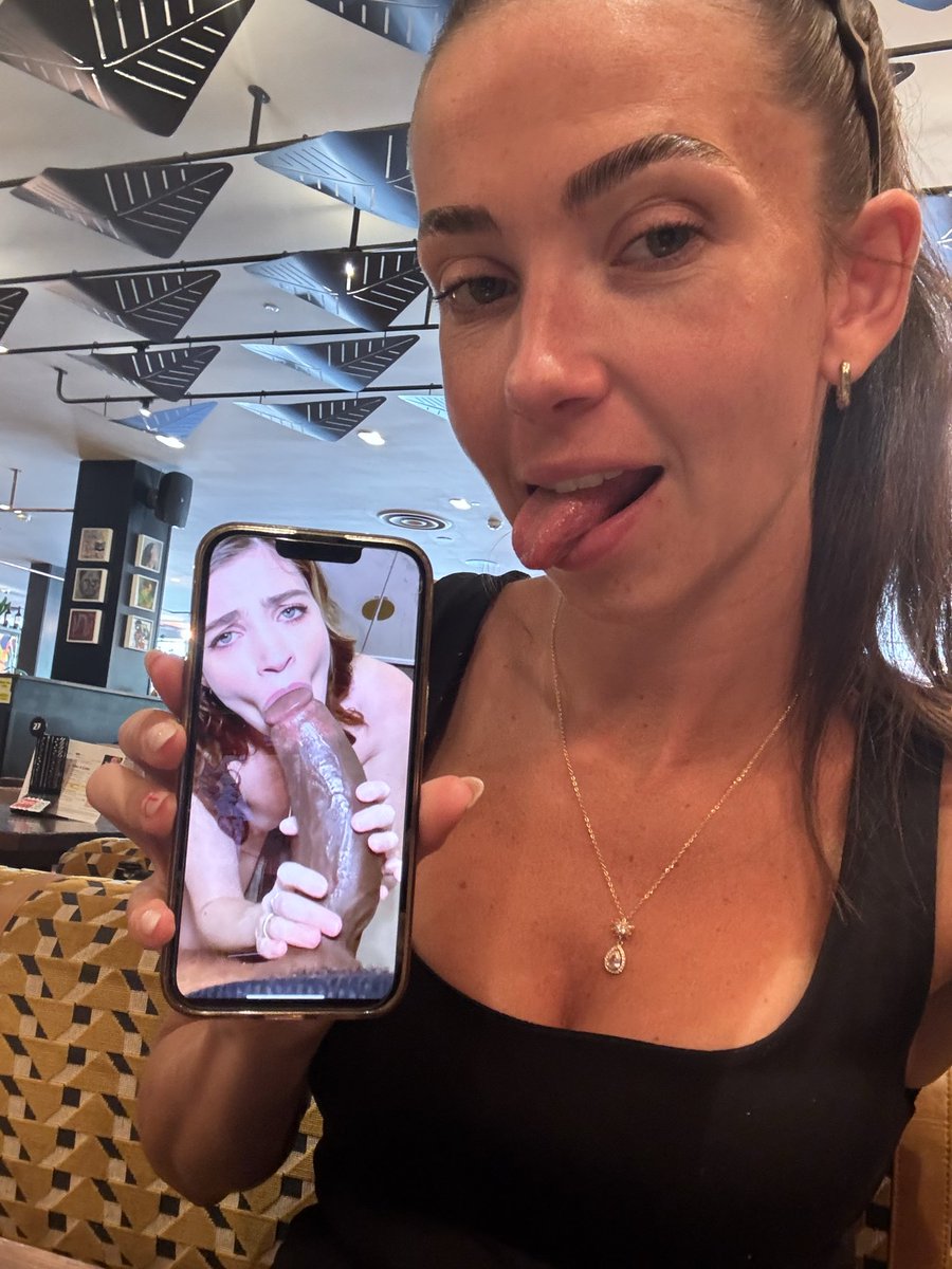 Jessicasolesss1's tweet photo. Watching @Brickzilla1 while waiting for my food 😩 https://t.co/eRmCkDpYoA