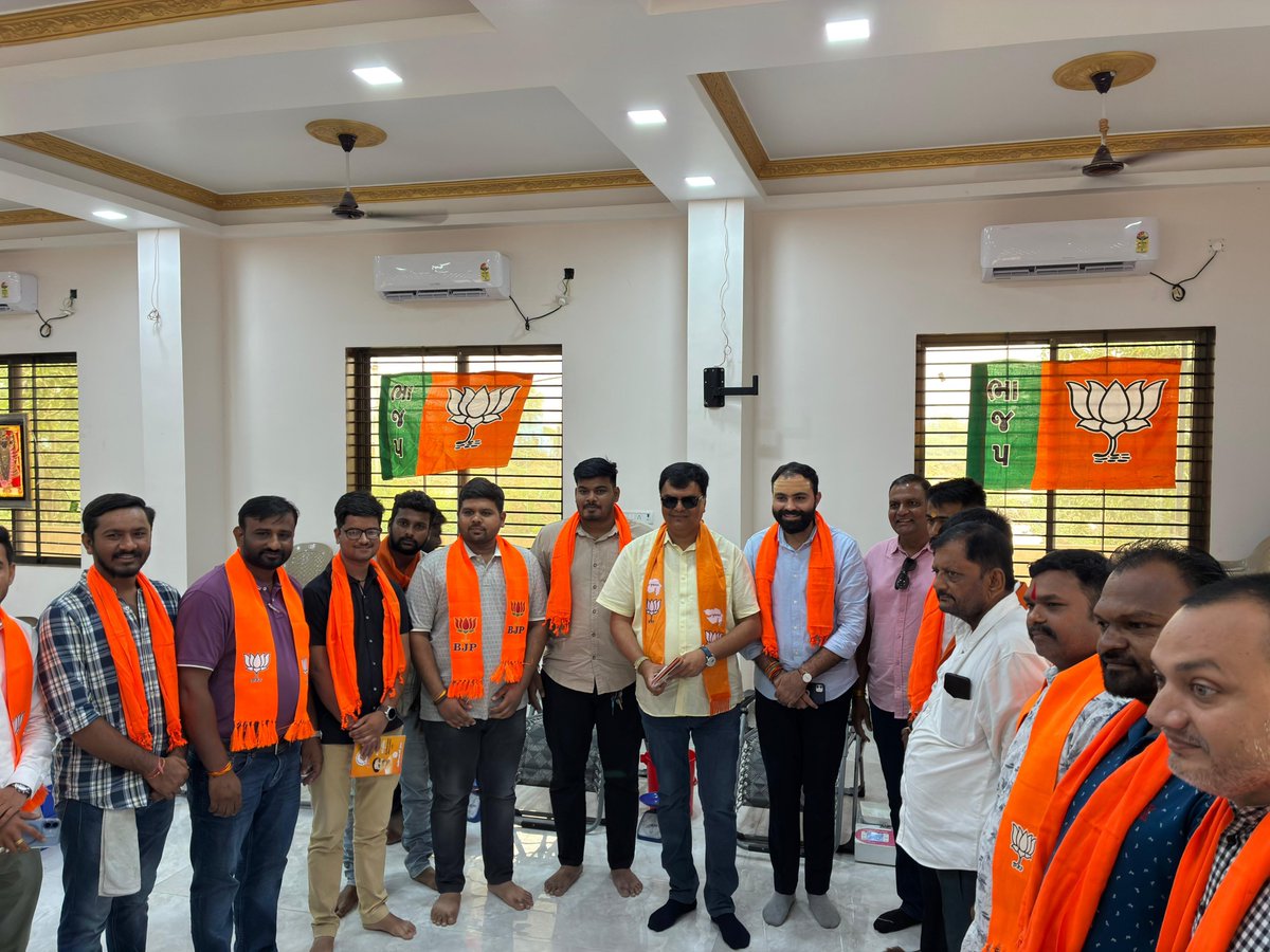 idarshanpatel78's tweet photo. સ્વૈચ્છિક રક્તદાન – મહાદાન 🩸

ડૉ.શ્યામા પ્રસાદ મુખર્જીના ૧૨૫ મા જન્મજયંતિ વર્ષ (સ્મૃતિ પખવાડિયા) નિમિત્તે ભારતીય જનતા યુવા મોરચા, સાવલી નગર દ્વારા આયોજિત રક્તદાન શિબિરમાં સ્વૈચ્છિક રક્તદાન કરીને માનવસેવાનો સંકલ્પ લીધો. https://t.co/0HWOv8EQbk