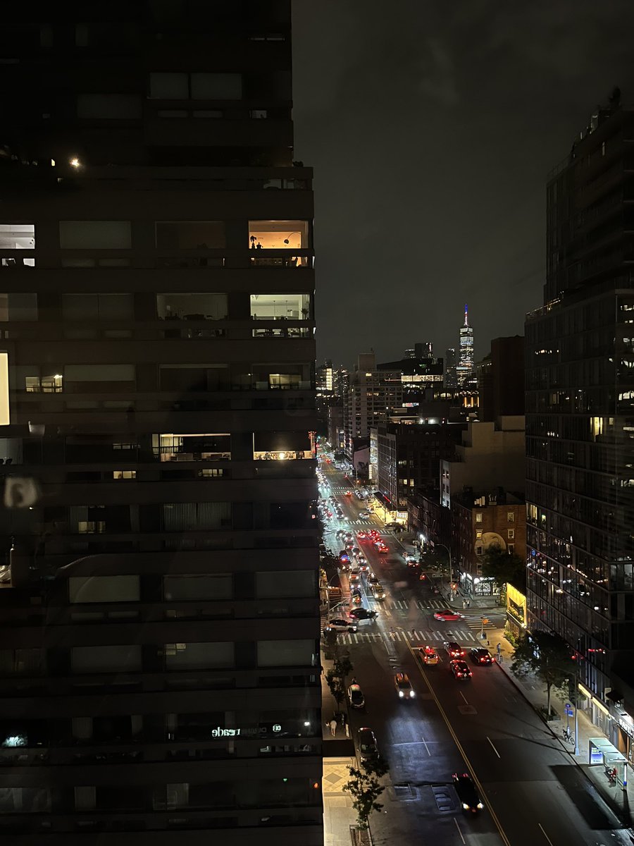 diyasdrafts's tweet photo. your flight gets cancelled at 3am but atleast you’re in nyc https://t.co/B8VdoTttwo