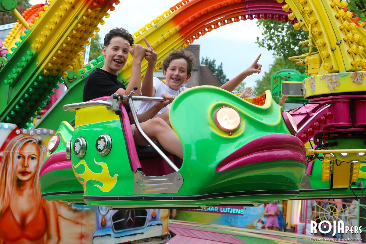 ROJApers's tweet photo. Update https://t.co/bf98BEJujo | Fotografie | Kermis | Kermis Best.
Foto: Happy Spider van Brunselaar/Lutjens. Een Spider van de bouwer FAH uit 1982. https://t.co/KRxXIZ9FOE