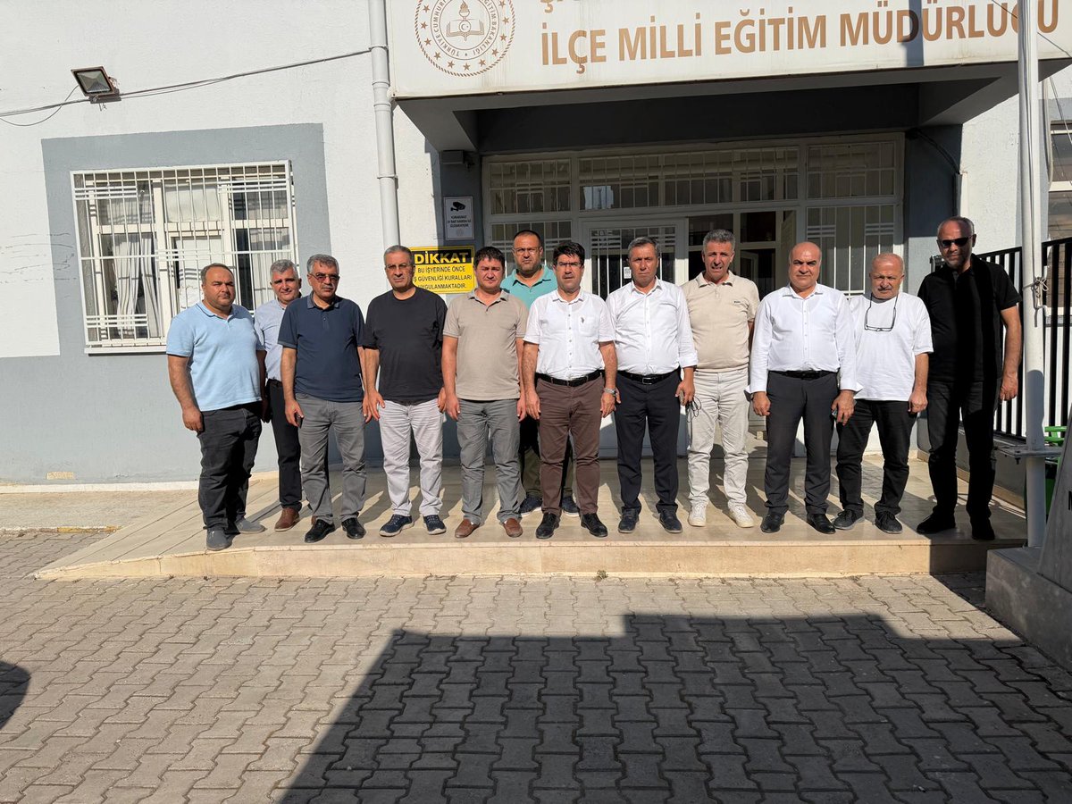 ibrahimcoskun63's tweet photo. Halfeti İlçe Başkanımız ve  yönetimi ile İlçe ME Müdürü @mslmyldrm6 ziyaret ettik.
Aynı hedefe yürüyen yol arkadaşlarımızla omuz omuza olmak en büyük gücümüzdür.
Samimiyetin,vefanın ve kardeşliğin hâkim olduğu bu güzel buluşmada tüm teşkilat mensuplarımıza gönülden teşekkürler.👏 https://t.co/QYEYp74YQb