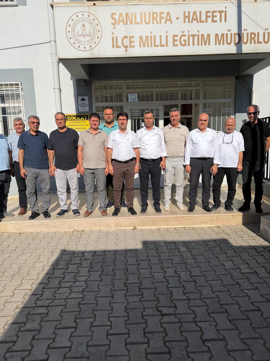 ibrahimcoskun63's tweet photo. Halfeti İlçe Başkanımız ve  yönetimi ile İlçe ME Müdürü @mslmyldrm6 ziyaret ettik.
Aynı hedefe yürüyen yol arkadaşlarımızla omuz omuza olmak en büyük gücümüzdür.
Samimiyetin,vefanın ve kardeşliğin hâkim olduğu bu güzel buluşmada tüm teşkilat mensuplarımıza gönülden teşekkürler.👏 https://t.co/QYEYp74YQb