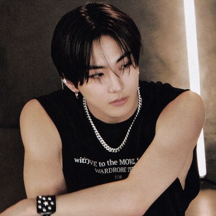 heewonchu's tweet photo. thread of Jungwon's yummiest looks https://t.co/moPvdxrdLu