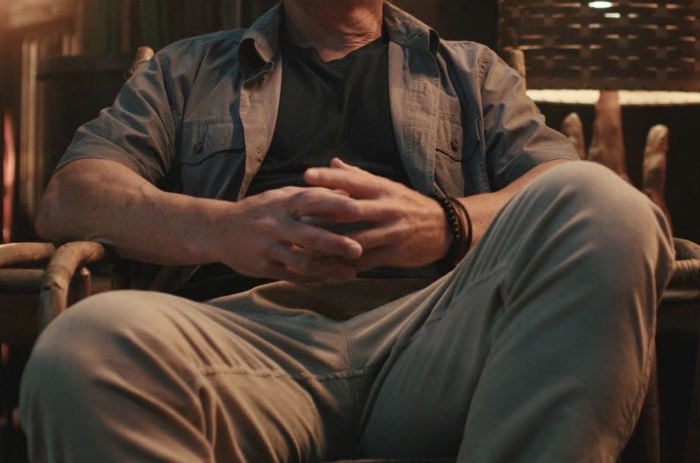 fortdanforth's tweet photo. if you recognize these thighs and hands… you’re SICK https://t.co/kBb5Iv6gx7