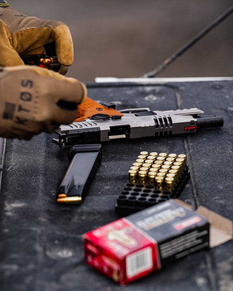 SteyrArmsUSA's tweet photo. Ready for a little competition? 

#steyrAUG #handgun #compgun https://t.co/Bh1AUScqez