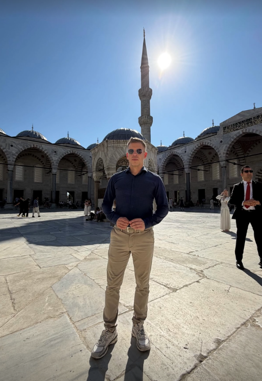 bpthaber's tweet photo. Macaristan Başbakanı Peter Magyar, NATO Zirvesi öncesi Türkiye ziyaretine İstanbul’dan başladı. 

Sultanahmet Camii ve Yedikule Hisarı’ndan paylaşımlar yaptı. https://t.co/pdhWbk70RG