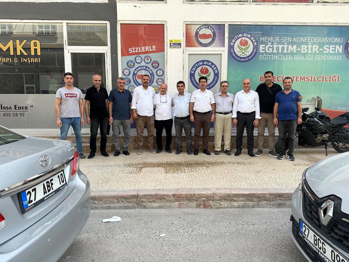 ibrahimcoskun63's tweet photo. Birecik İlçe Yönetimimizle bir araya gelerek istişare ve değerlendirme toplantımızı gerçekleştirdik.
Birlik,kararlılık ve güçlü teşkilat ruhuyla durmadan çalışmaya devam ediyoruz.
İnancımız,azmimiz ve ortak hedeflerimizle yarınlara daha güçlü yürüyoruz.👏
#Birecik https://t.co/2WNg8VIfio